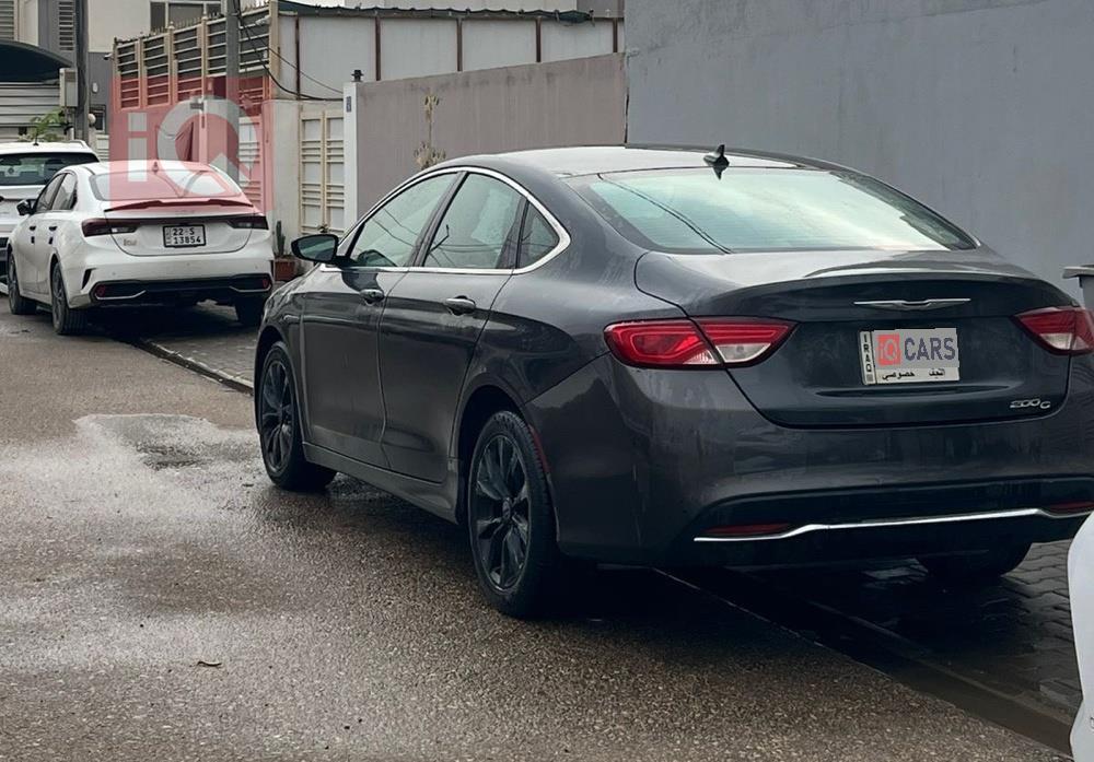 کرایسلەر 200